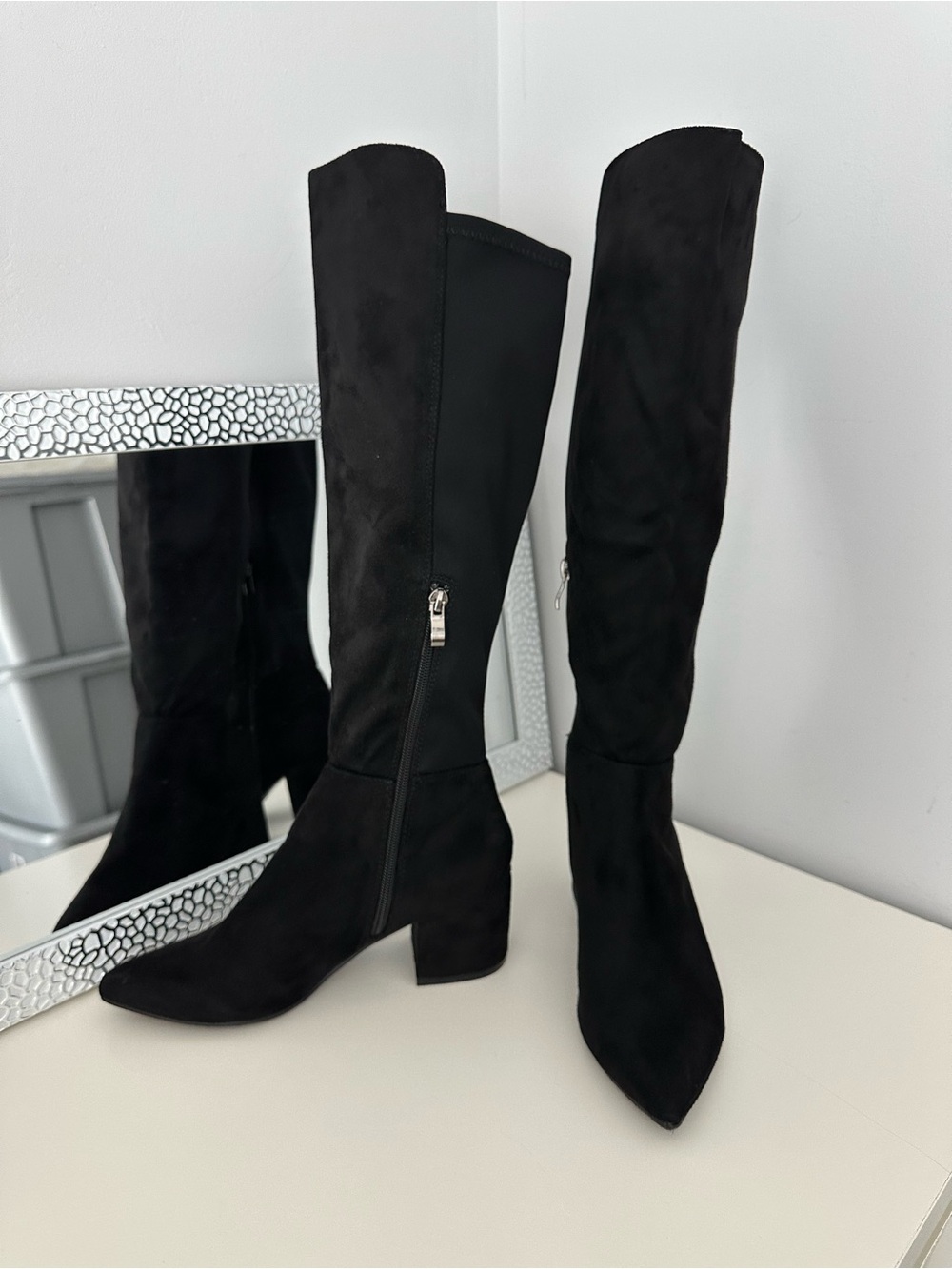 Rouge Helium Black Over-the-Knee Suede Boots Sz 6.5 like new